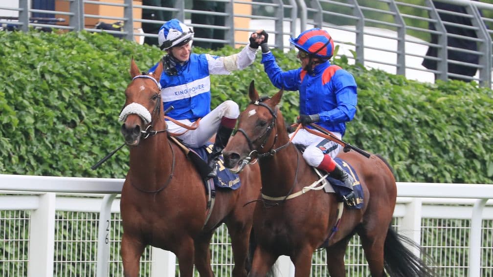 Frankie Dettori congratulates Oisin Murphy aboard Foxes Tales